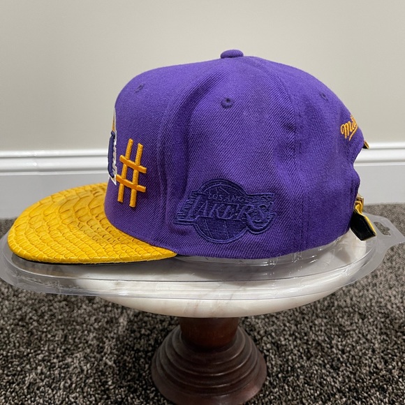 Just Don x Been Trill x Mitchell & Ness
NBA Los Angeles Lakers Snakeskin Hat - Picture 2 of 14